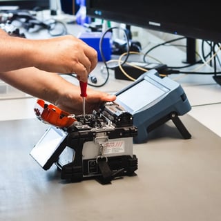 computer-controls-calibration-maintenance-otdr-splicer