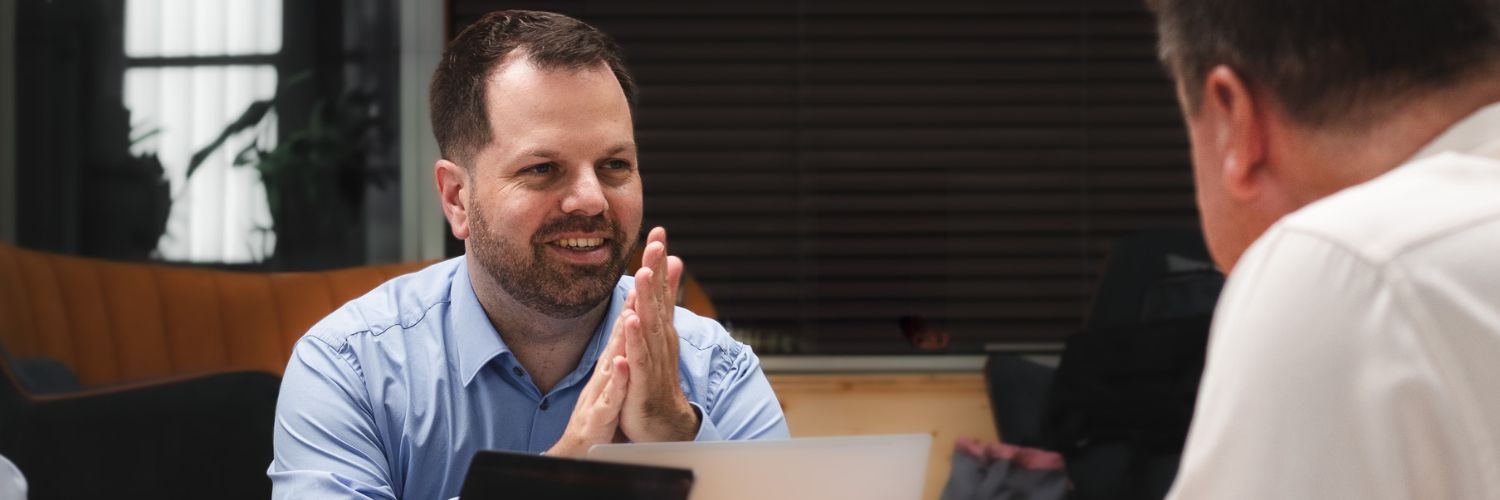 Computer Controls expert clapping hands because of delivering success stories at customers